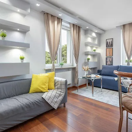 Bright Grey In Close To The By Renters Apartament Sopot